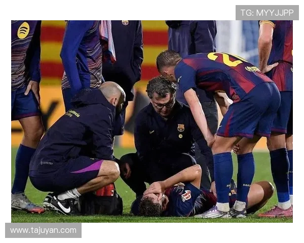 马卡曝巴萨更衣条件恶劣球员上轮比赛后未洗澡直接离场引热议